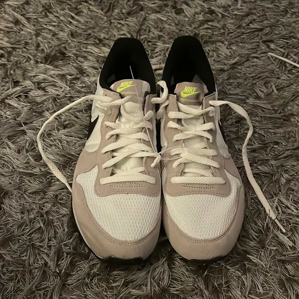 Nike rare Internationalist runners